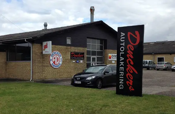 Facaden på Denckers Autolakering i Aalborg Øst